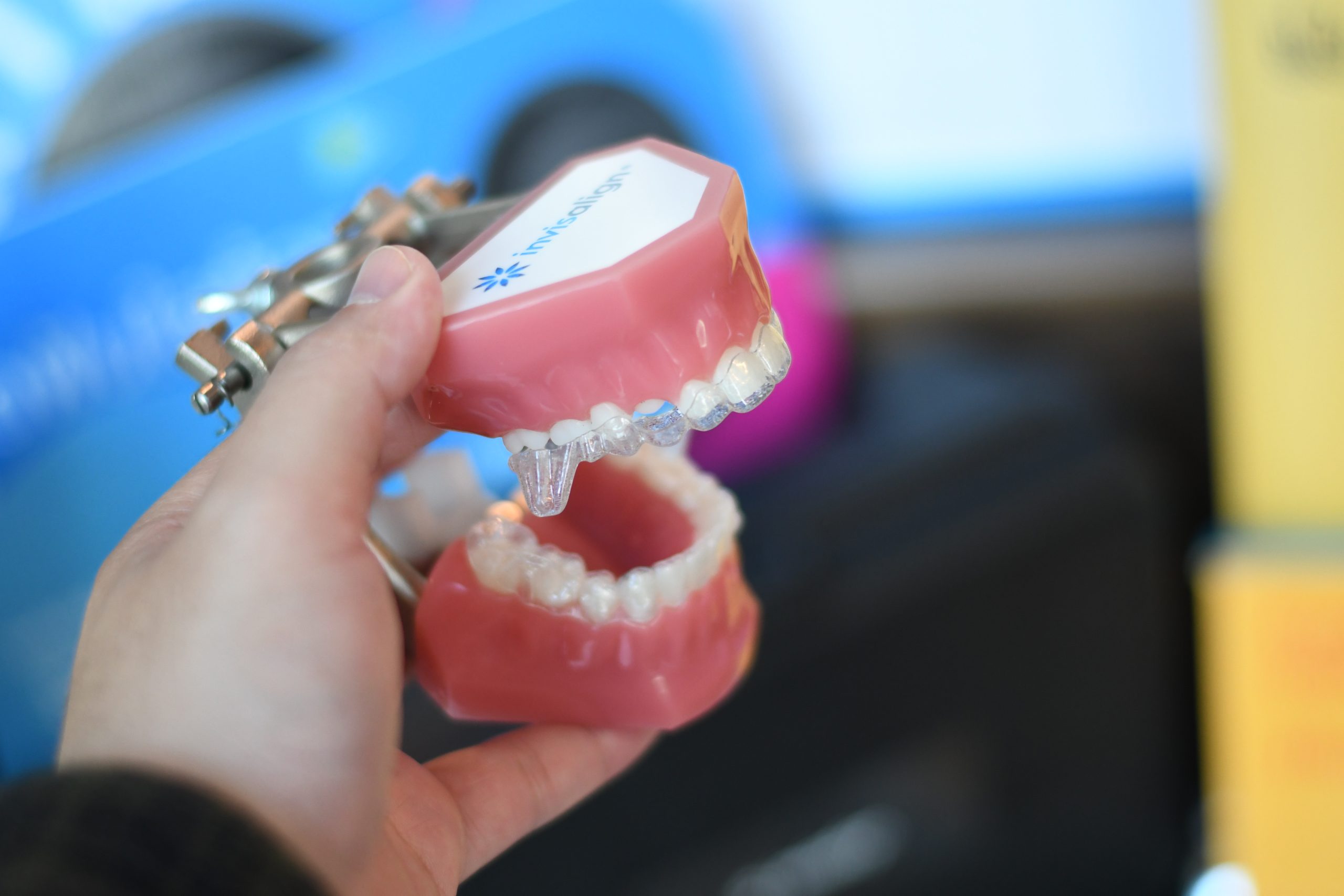 จัดฟันใส invisalign